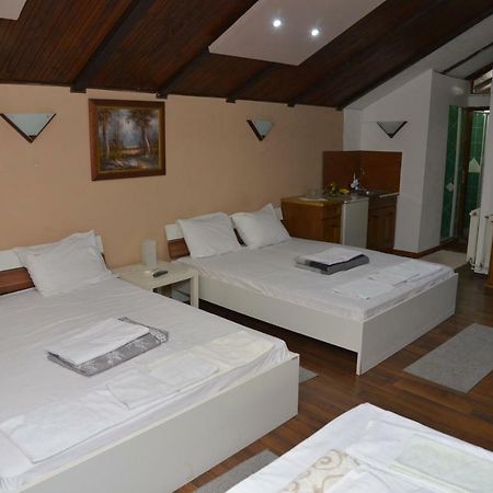 Lira Inn Ni Extérieur photo