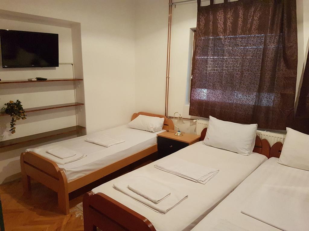 Lira Inn Ni Extérieur photo