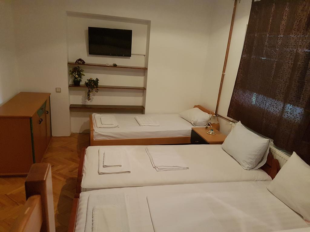 Lira Inn Ni Extérieur photo