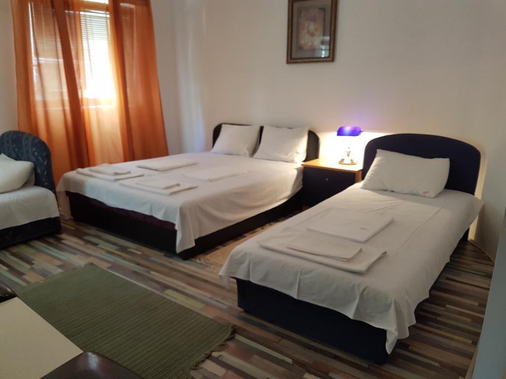 Lira Inn Ni Extérieur photo