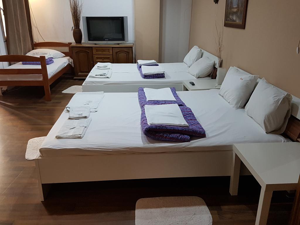 Lira Inn Ni Extérieur photo