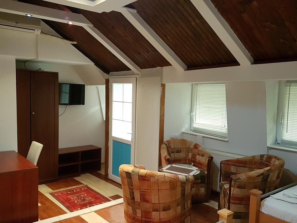 Lira Inn Ni Extérieur photo