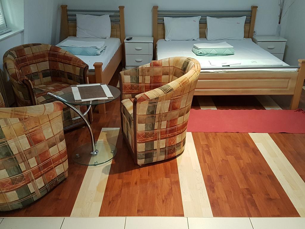 Lira Inn Ni Extérieur photo