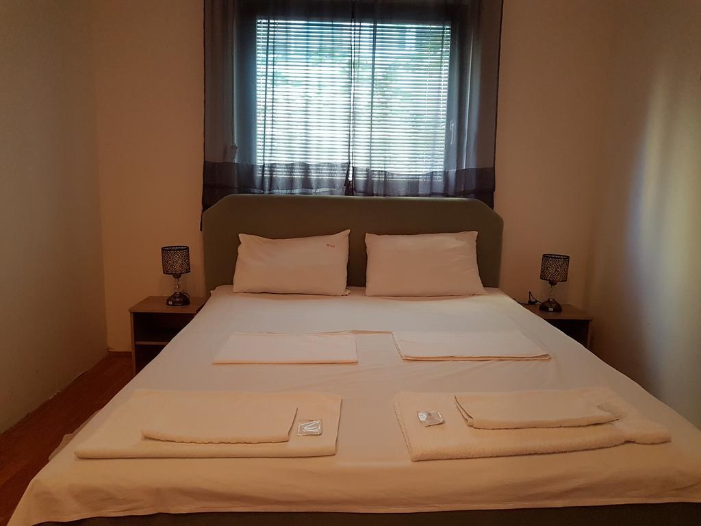 Lira Inn Ni Extérieur photo