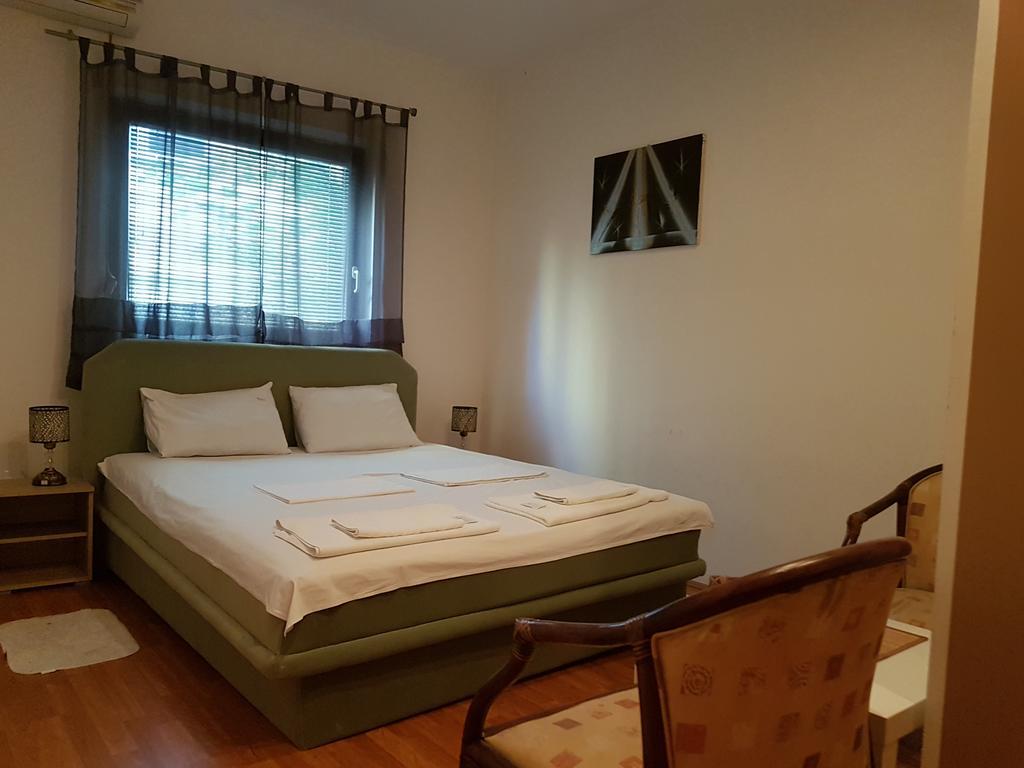 Lira Inn Ni Extérieur photo