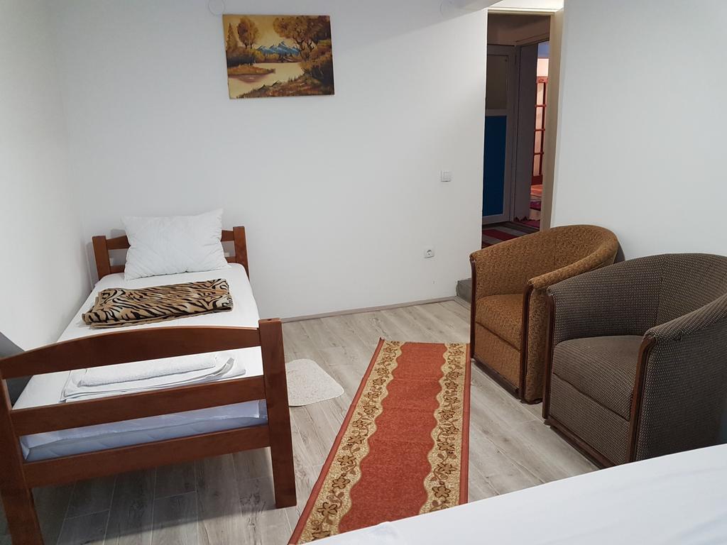 Lira Inn Ni Extérieur photo