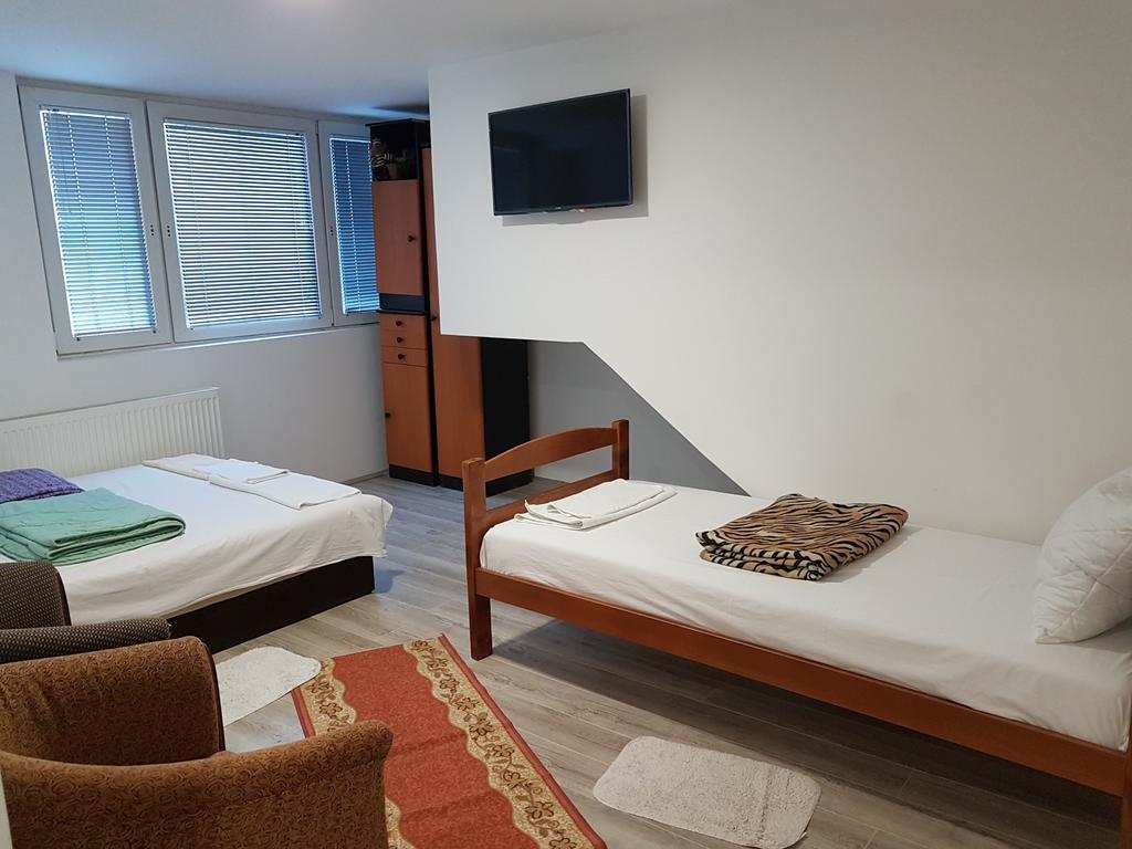 Lira Inn Ni Extérieur photo
