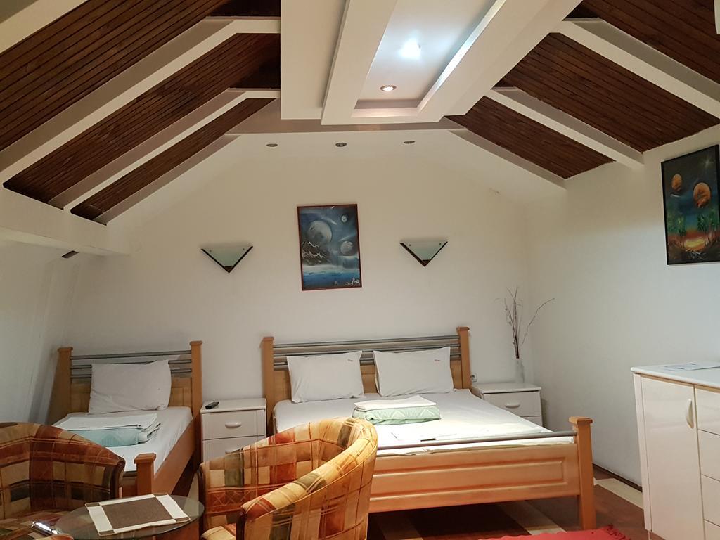 Lira Inn Ni Extérieur photo