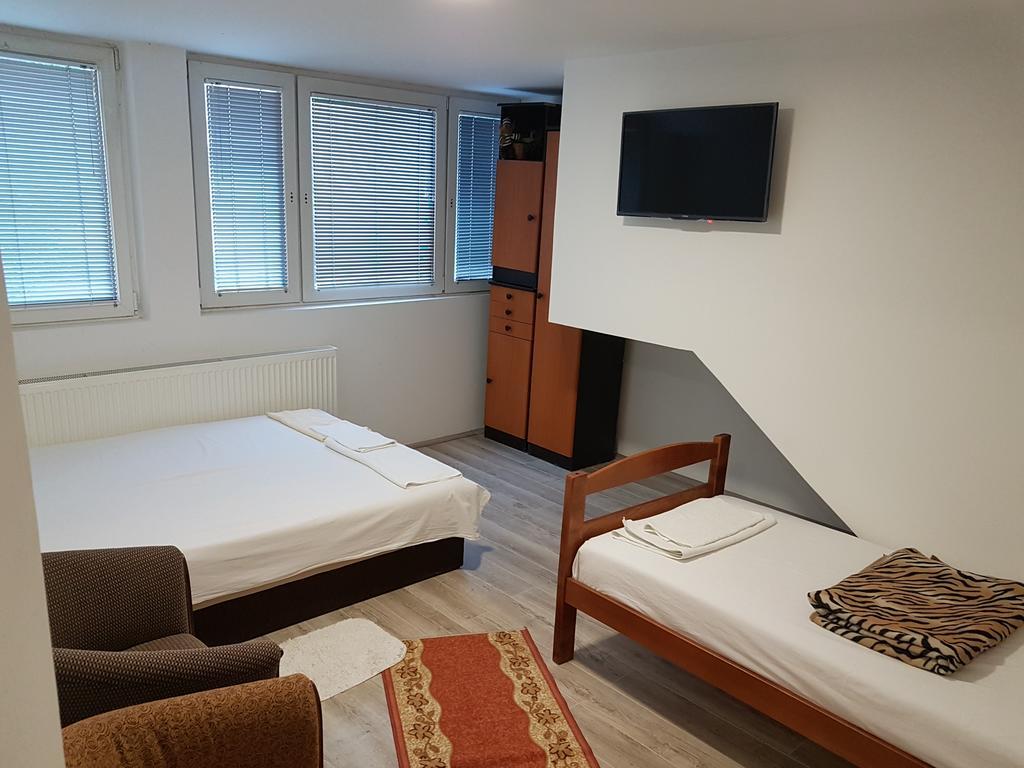 Lira Inn Ni Extérieur photo
