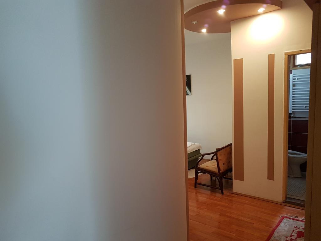 Lira Inn Ni Extérieur photo