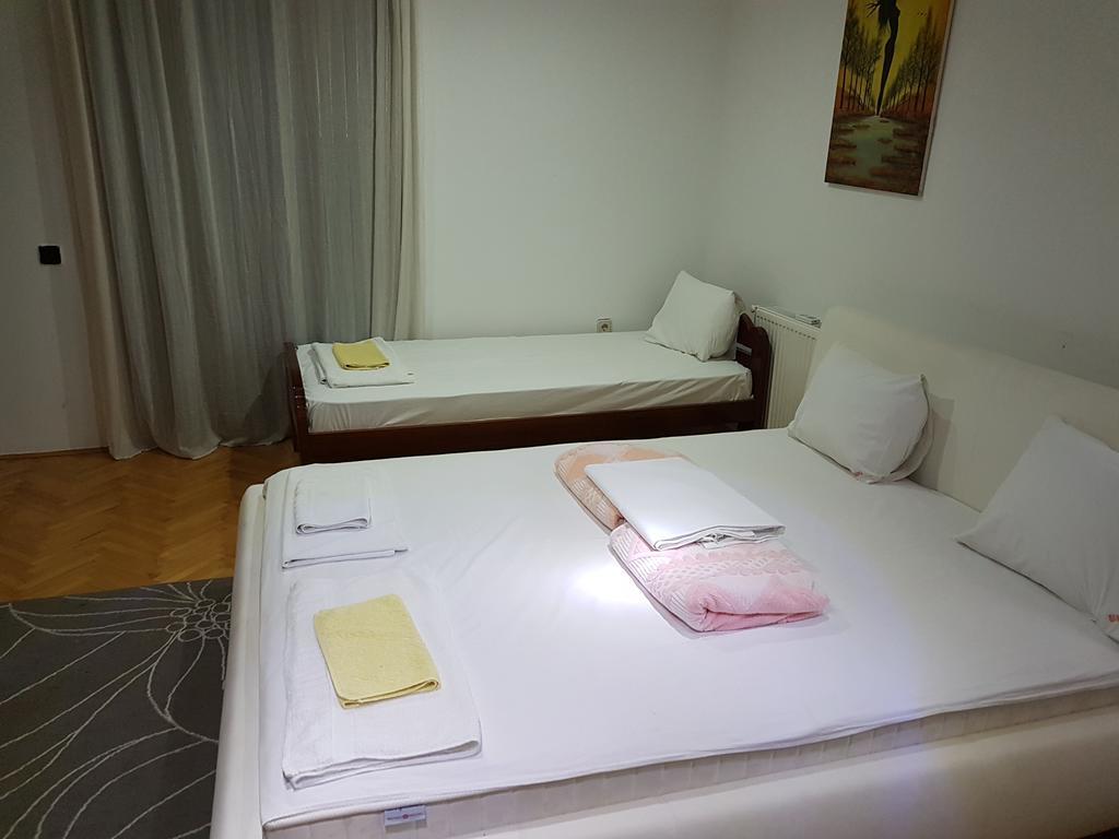 Lira Inn Ni Extérieur photo