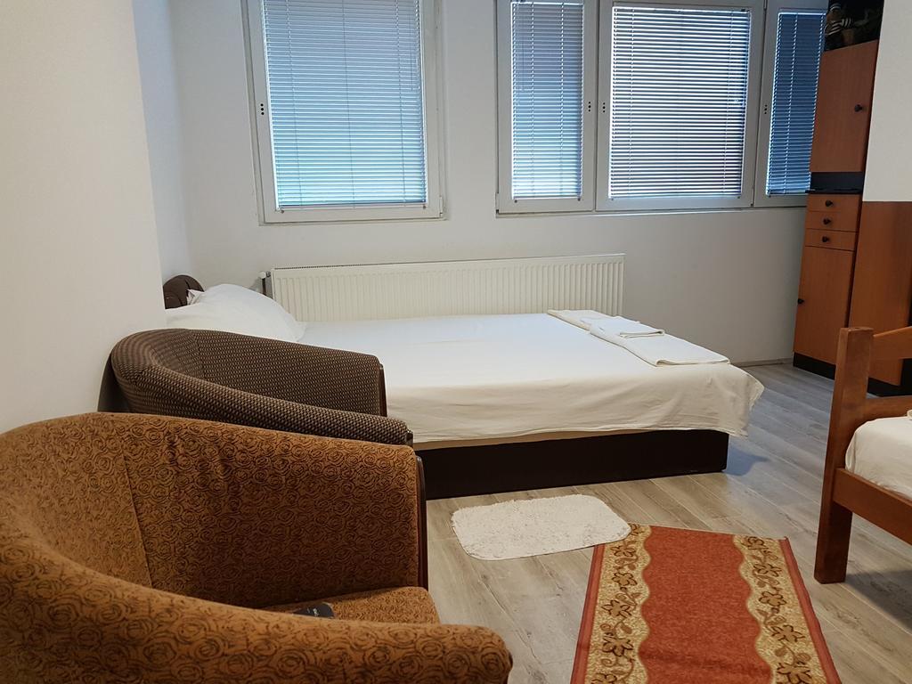 Lira Inn Ni Extérieur photo