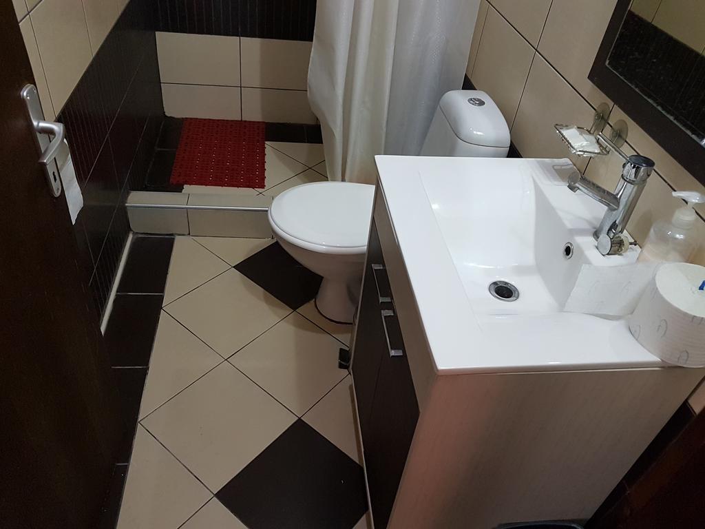 Lira Inn Ni Extérieur photo