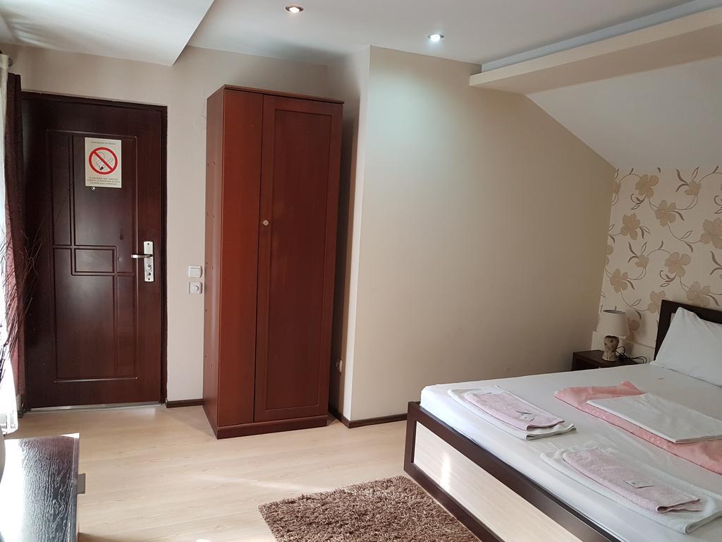 Lira Inn Ni Extérieur photo