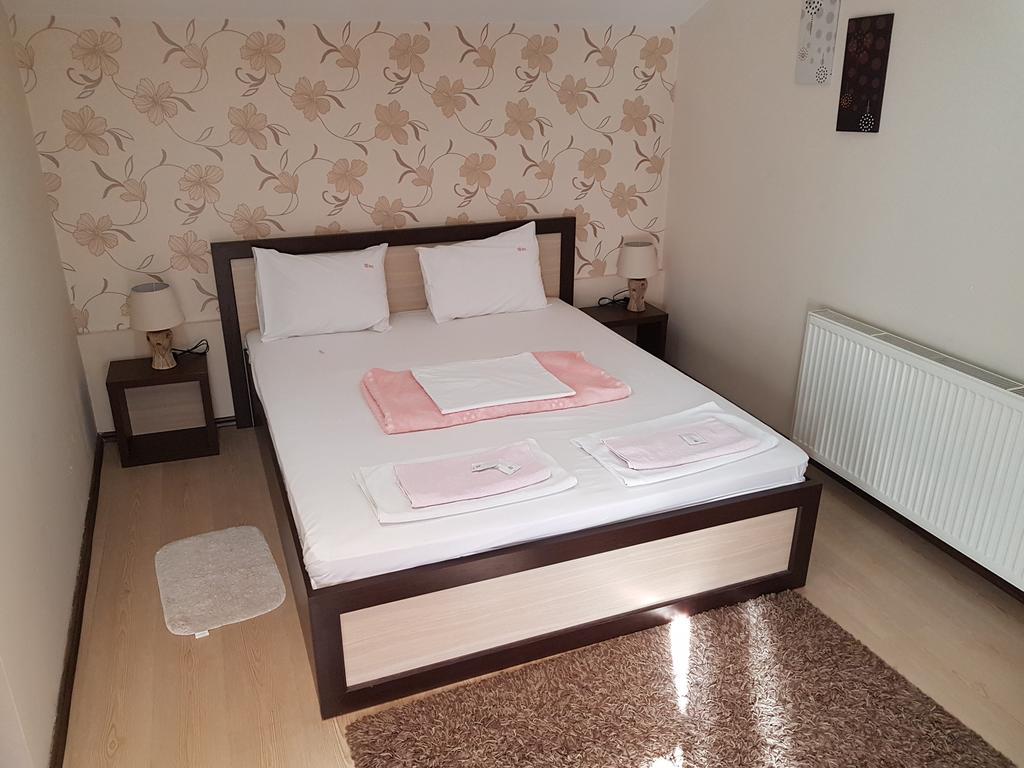 Lira Inn Ni Extérieur photo