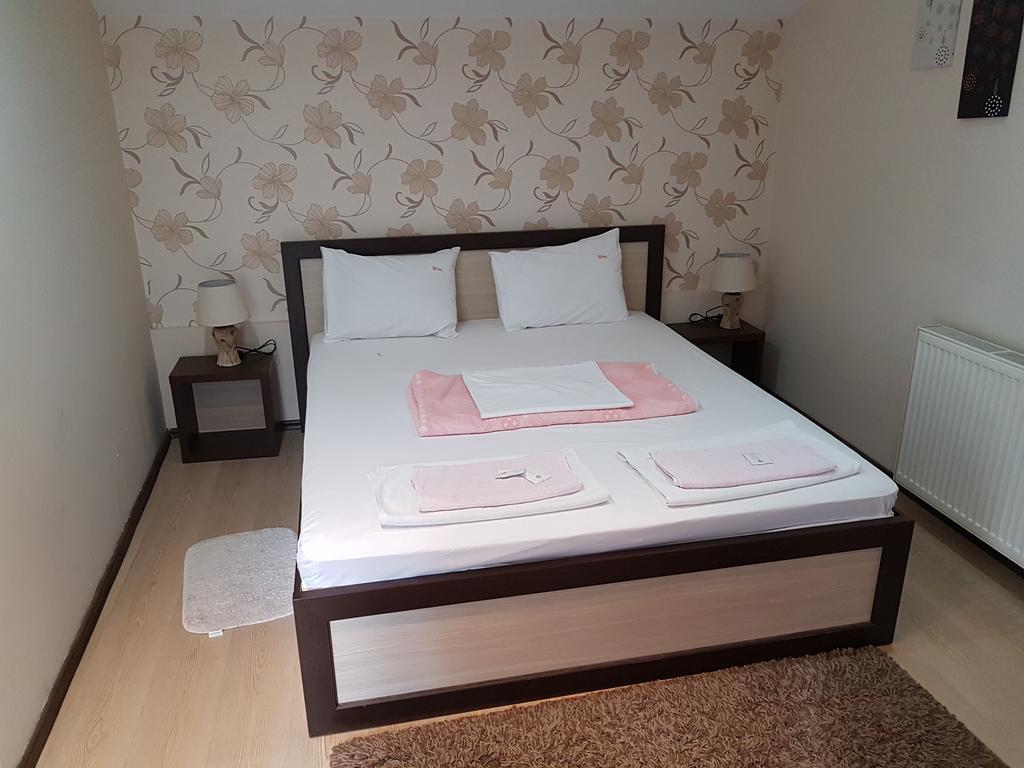 Lira Inn Ni Extérieur photo