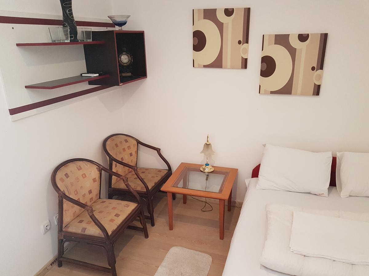 Lira Inn Ni Extérieur photo