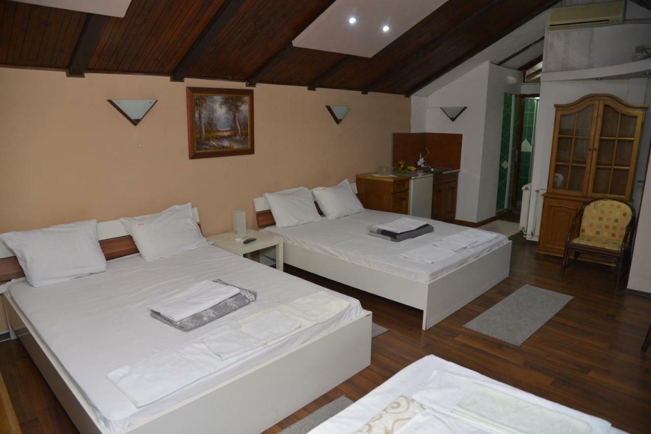 Lira Inn Ni Extérieur photo