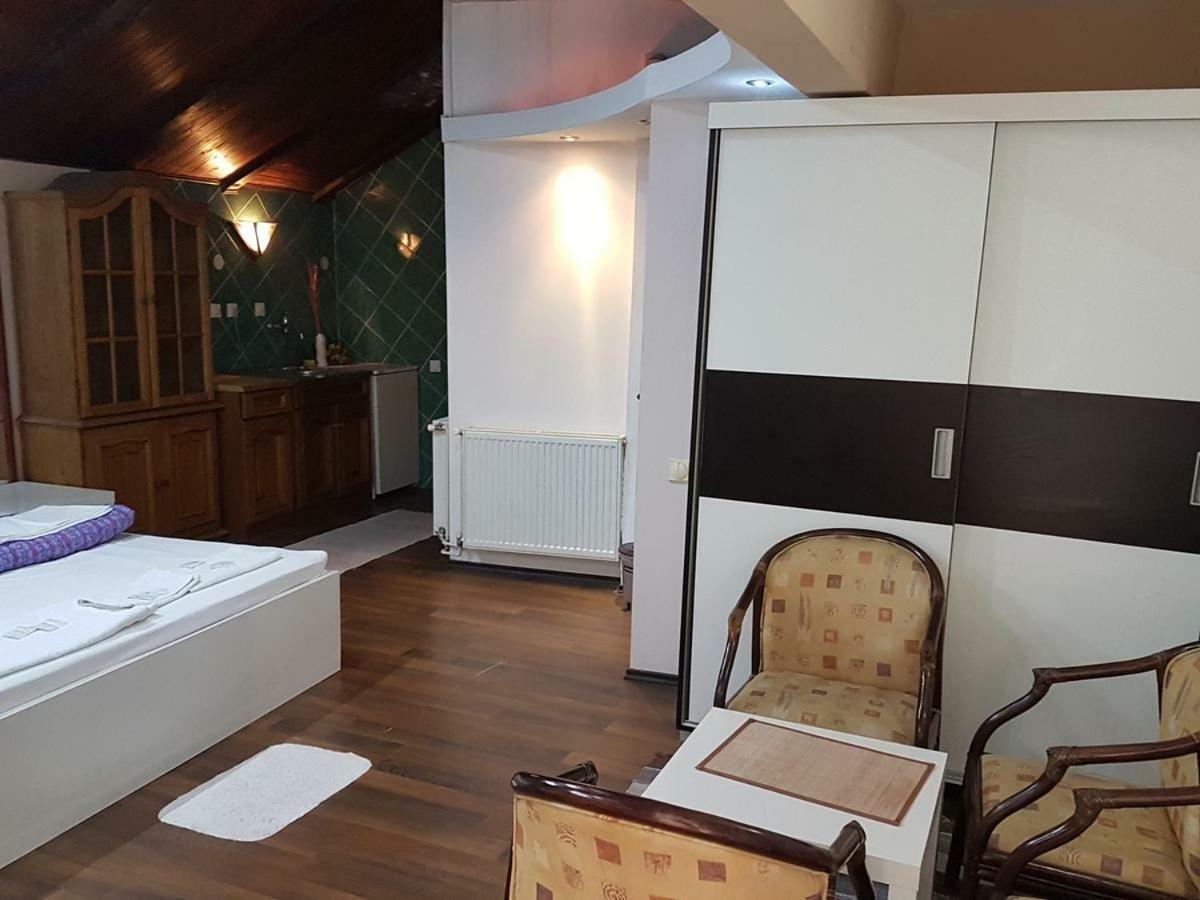 Lira Inn Ni Extérieur photo