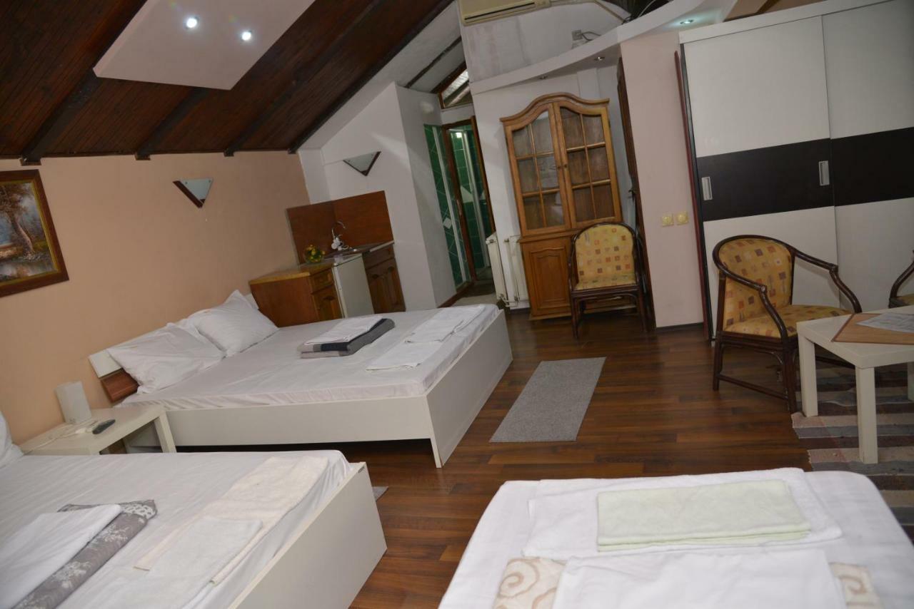 Lira Inn Ni Extérieur photo